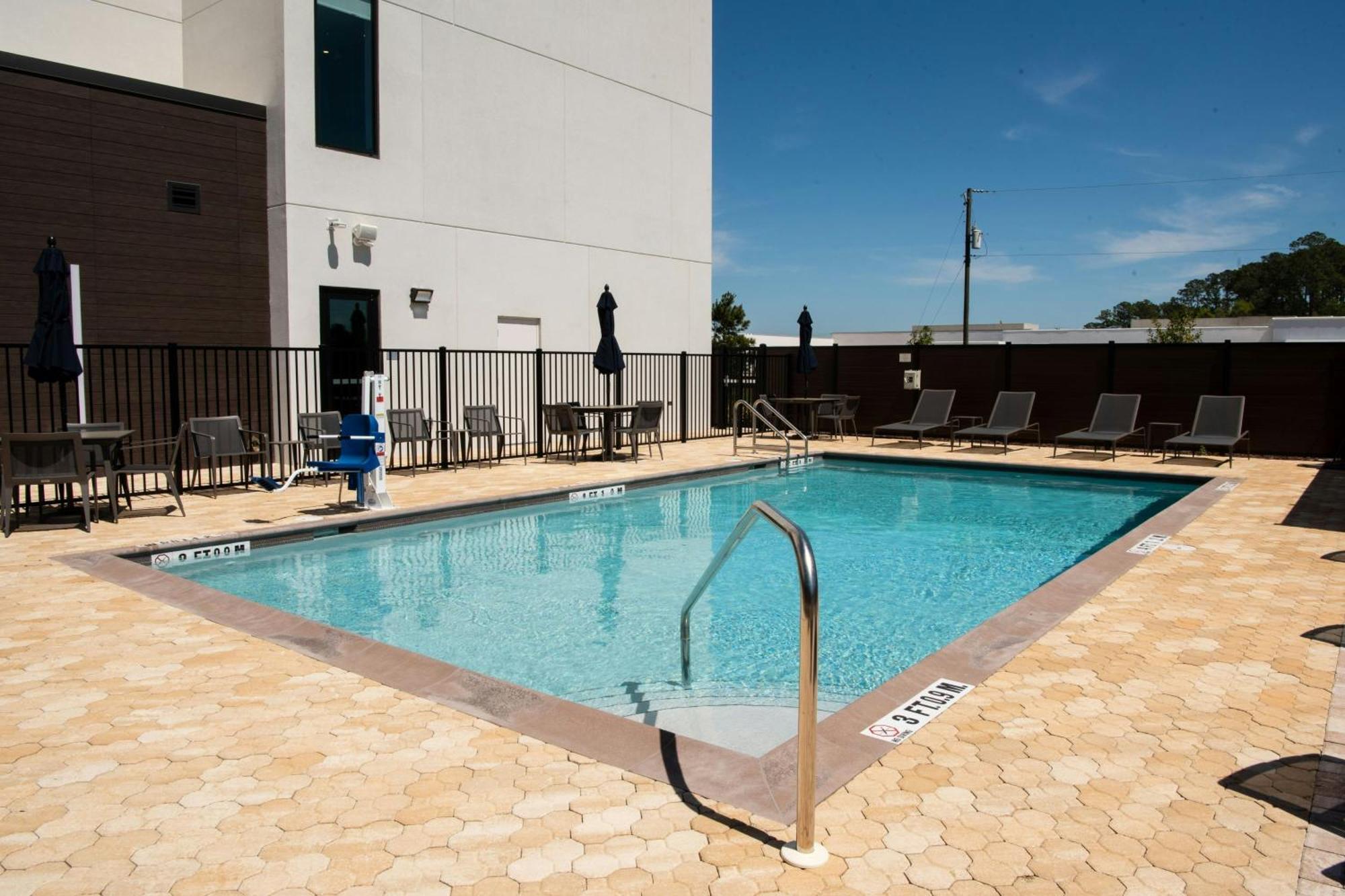 Courtyard By Marriott Lake City Extérieur photo